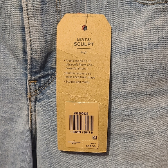 Levi's Sculpt Bermuda Shorts - Picture 6 of 10
